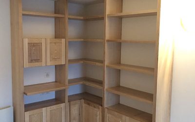 Comment réaliser une bibliothèque en bois massif ?